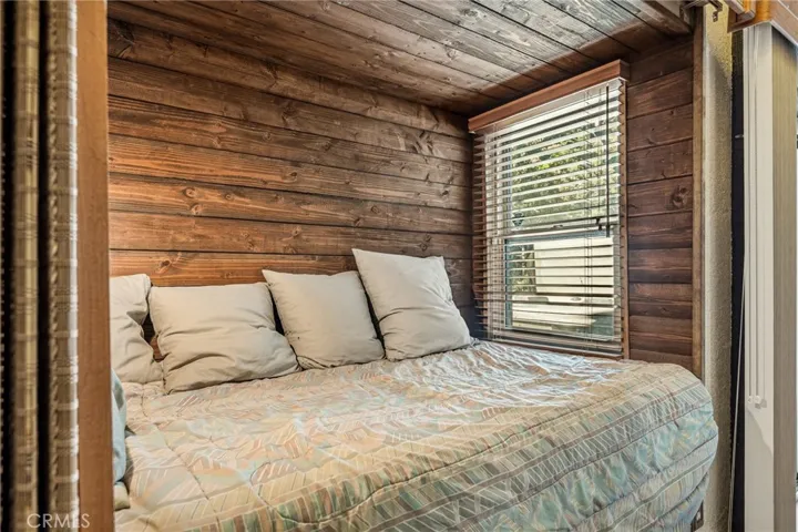 807 Grass Valley, Lake Arrowhead, California 92352