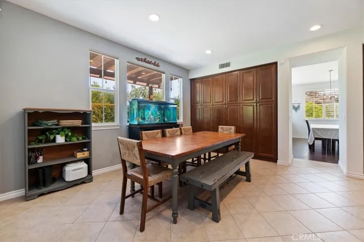 EATING AREA IN KITCHEN