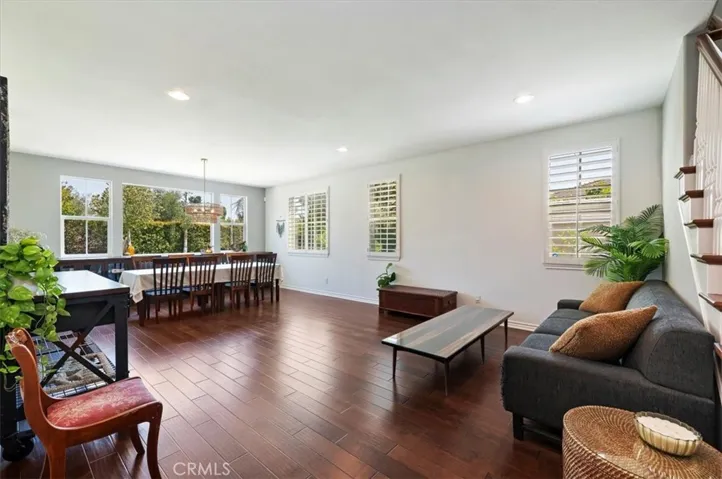 LIVING/DINING