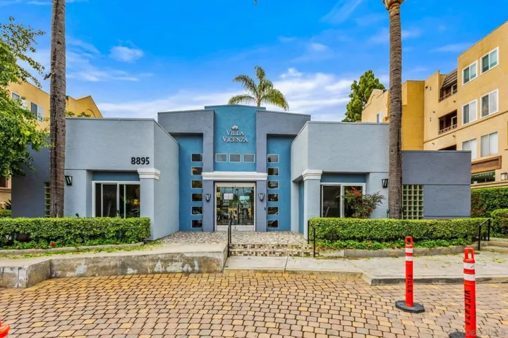 8889 Caminito Plaza Centro 7225, San Diego, California 92122
