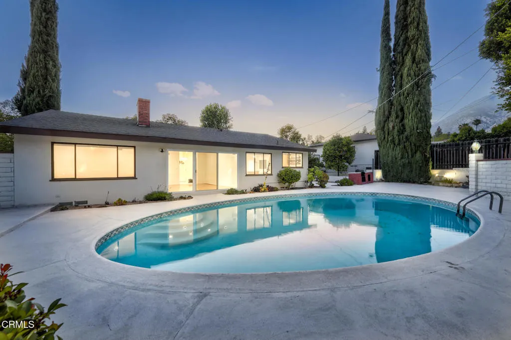 1080 Riviera Dr-Twilight-web-5