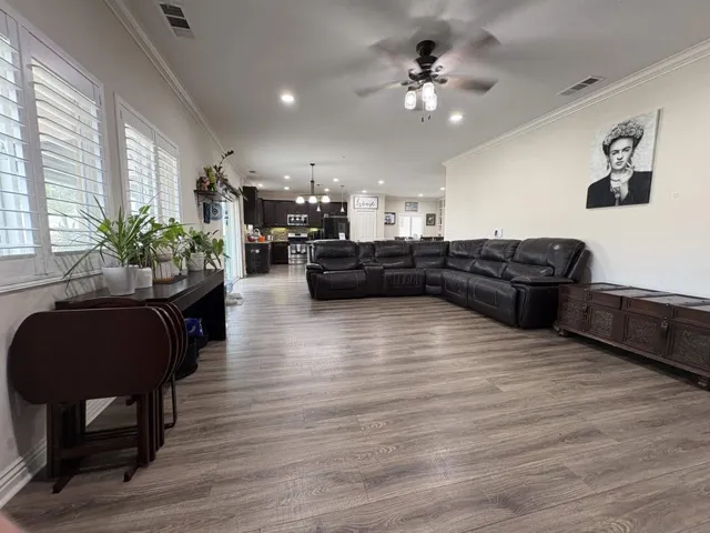 Bright and inviting- perfect fir relaxing and entertaining!