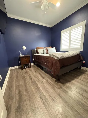 Downstairs bedroom, perfect for guests, close to downstairs full bathroom.