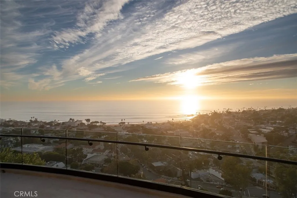 Sunset over Pacific Oc ean and Laguna Beach