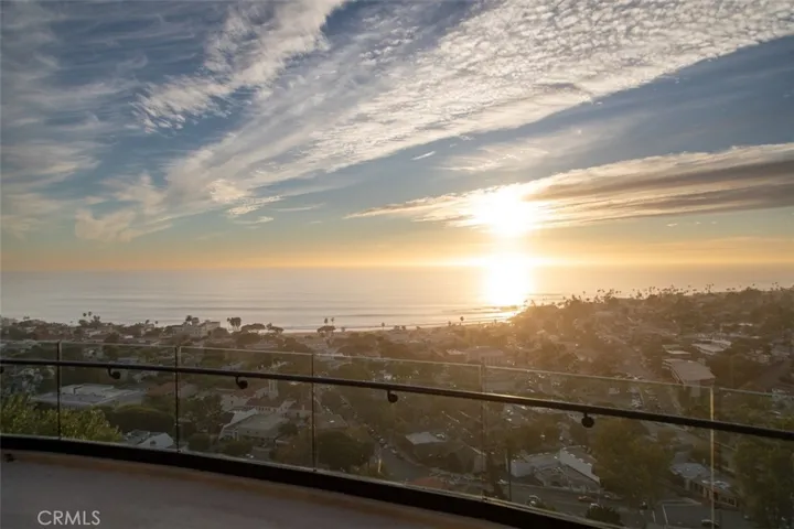 Sunset over Pacific Oc ean and Laguna Beach