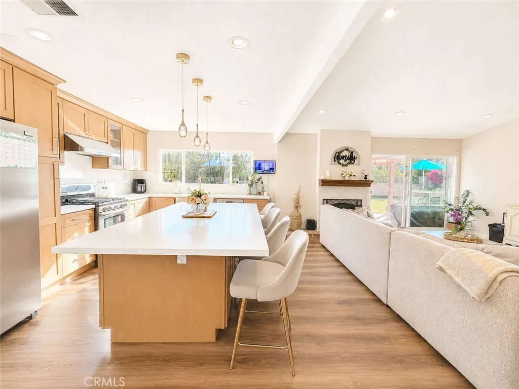 Upgraded Kitchen and Breakfast Bar