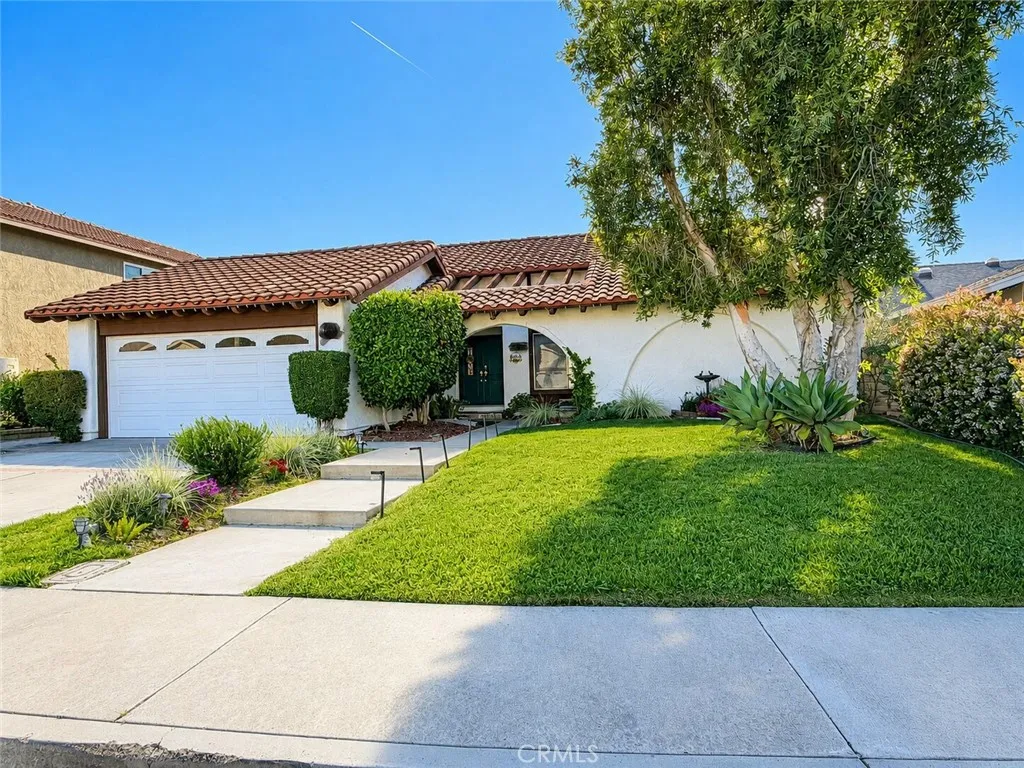 
Your SoCal Summer Retreat Awaits


