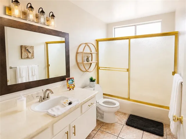Shared Full Bathroom 2