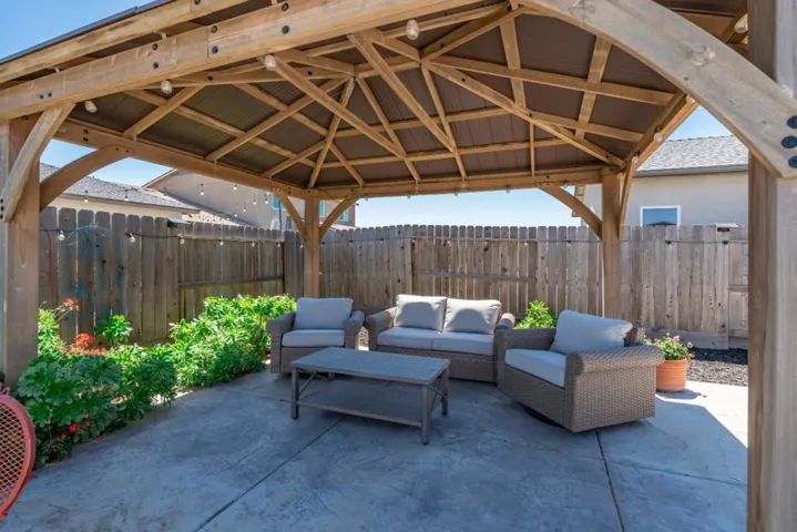 1381 Riverbank Drive, Madera, California 93637