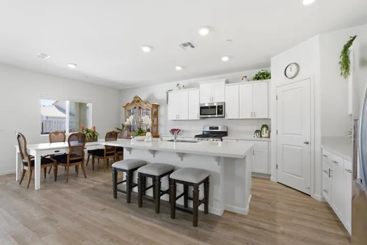 1381 Riverbank Drive, Madera, California 93637