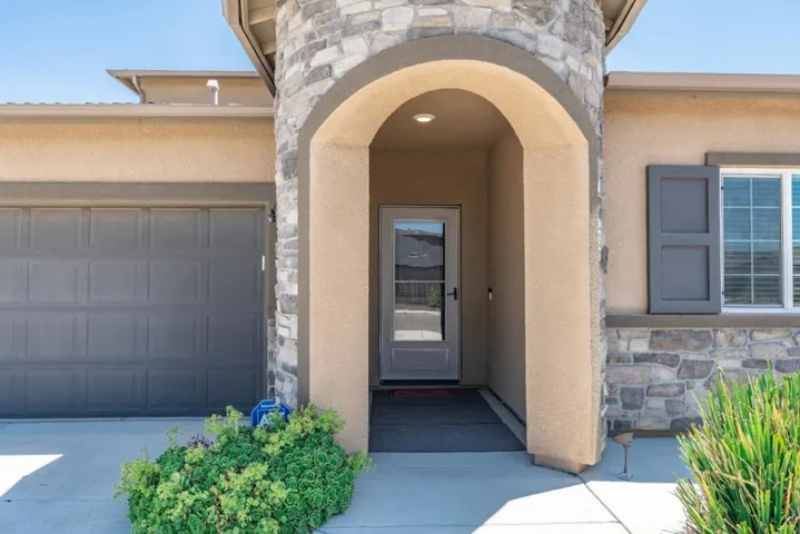 1381 Riverbank Drive, Madera, California 93637