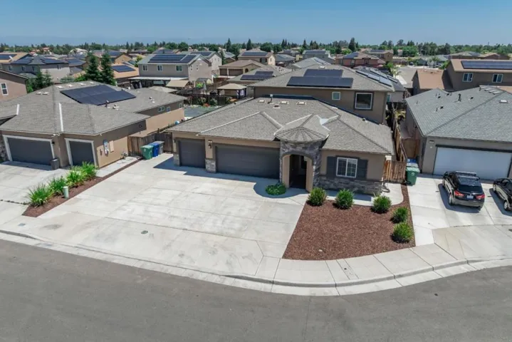 1381 Riverbank Drive, Madera, California 93637