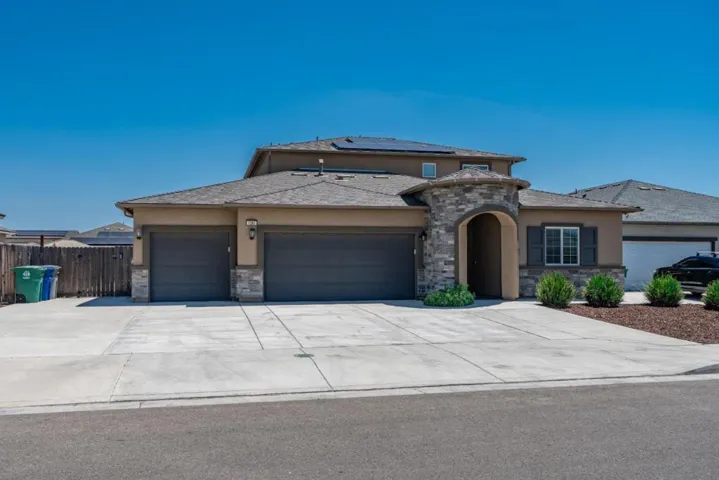 1381 Riverbank Drive, Madera, California 93637