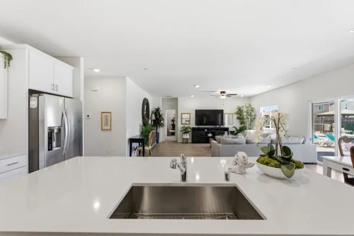 1381 Riverbank Drive, Madera, California 93637