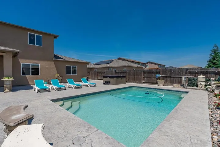 1381 Riverbank Drive, Madera, California 93637
