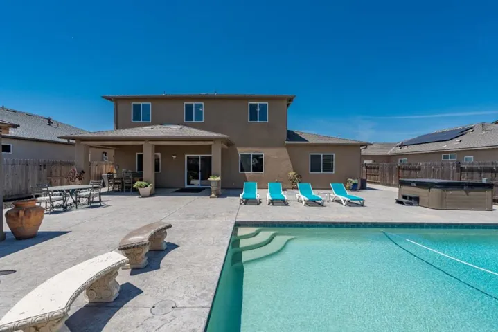 1381 Riverbank Drive, Madera, California 93637