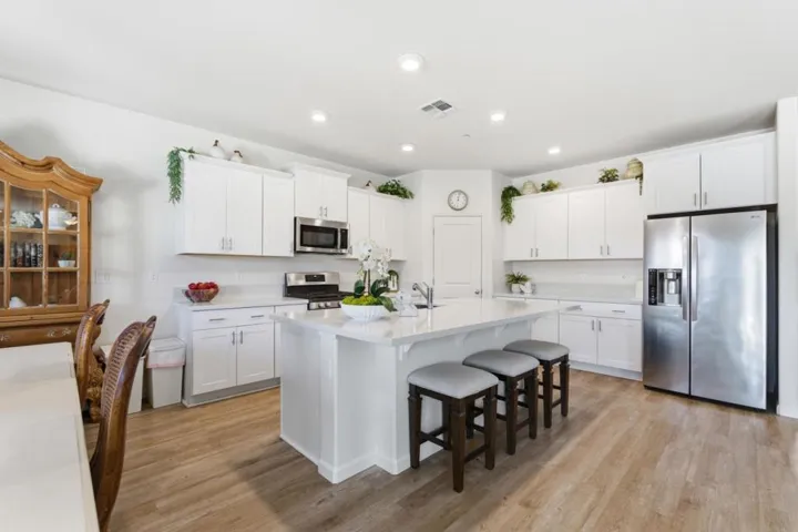 1381 Riverbank Drive, Madera, California 93637