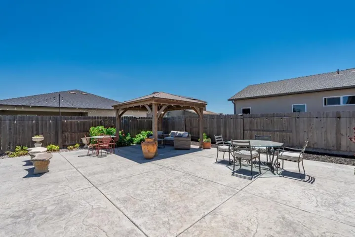 1381 Riverbank Drive, Madera, California 93637