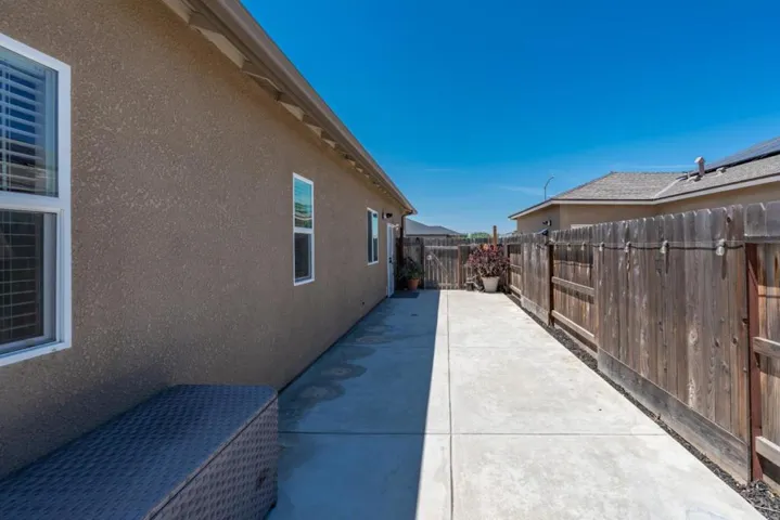 1381 Riverbank Drive, Madera, California 93637