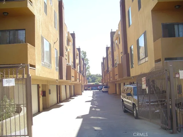 8734 – 8736 Burnet, North Hills, California 91343