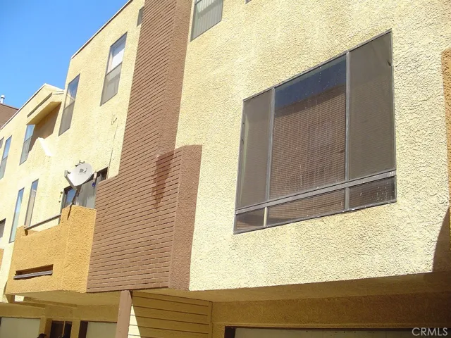 8734 – 8736 Burnet, North Hills, California 91343