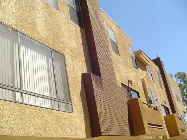 8734 – 8736 Burnet, North Hills, California 91343