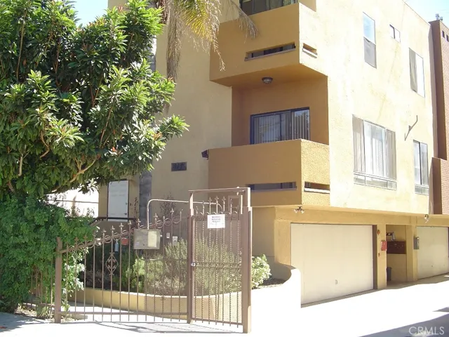8734 – 8736 Burnet, North Hills, California 91343