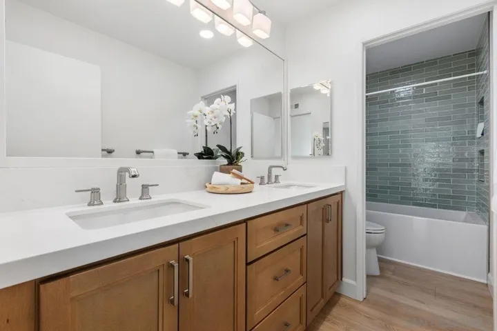 10539 Caminito Glenellen, San Diego, California 92126