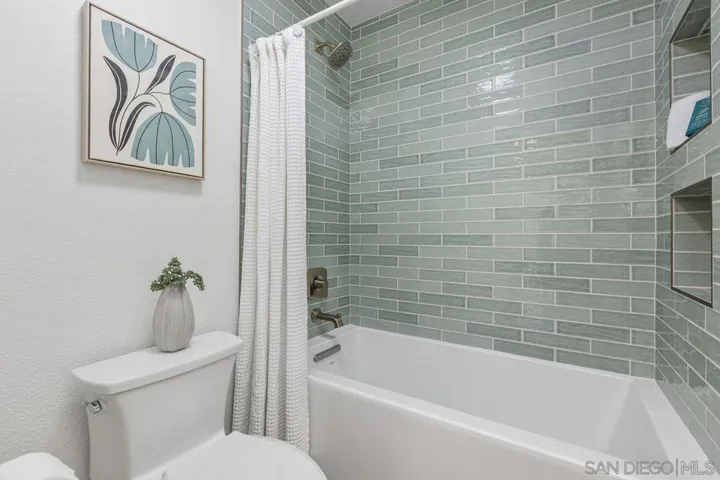 10539 Caminito Glenellen, San Diego, California 92126