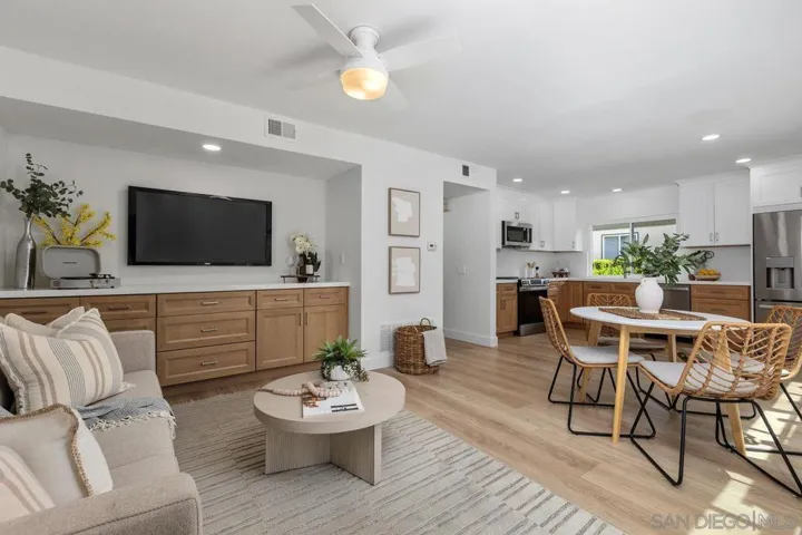 10539 Caminito Glenellen, San Diego, California 92126