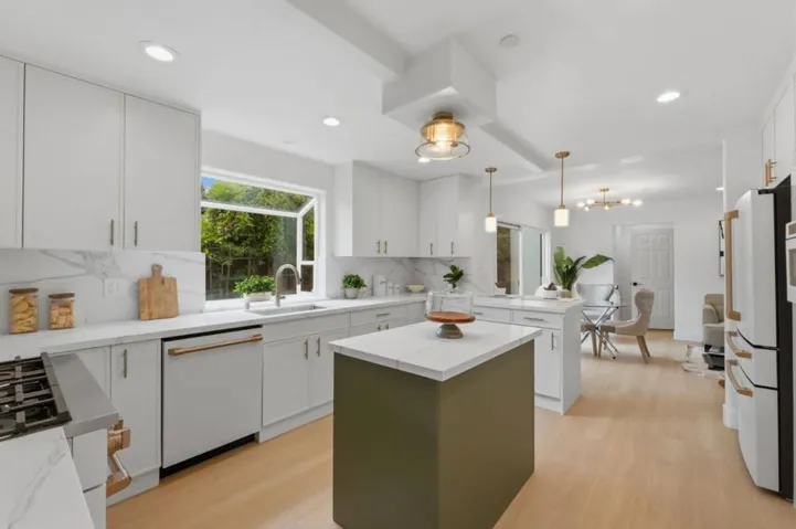 401 Carroll Street, Sunnyvale, California 94086