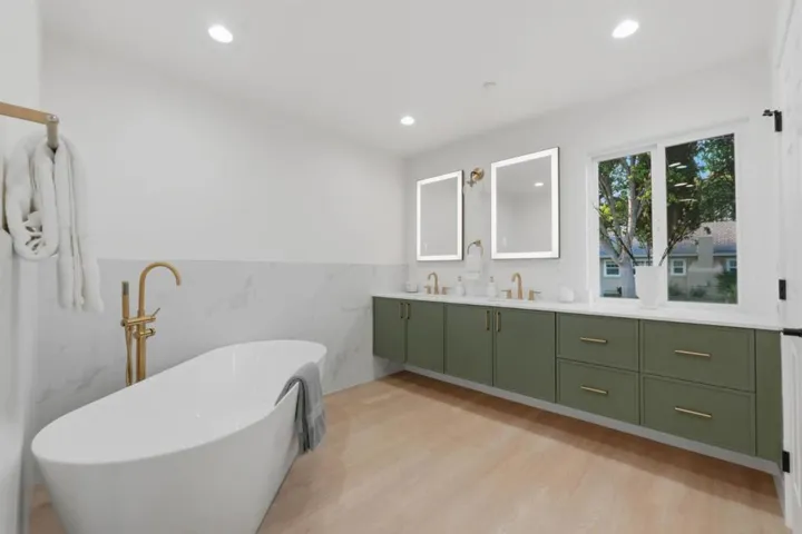 401 Carroll Street, Sunnyvale, California 94086