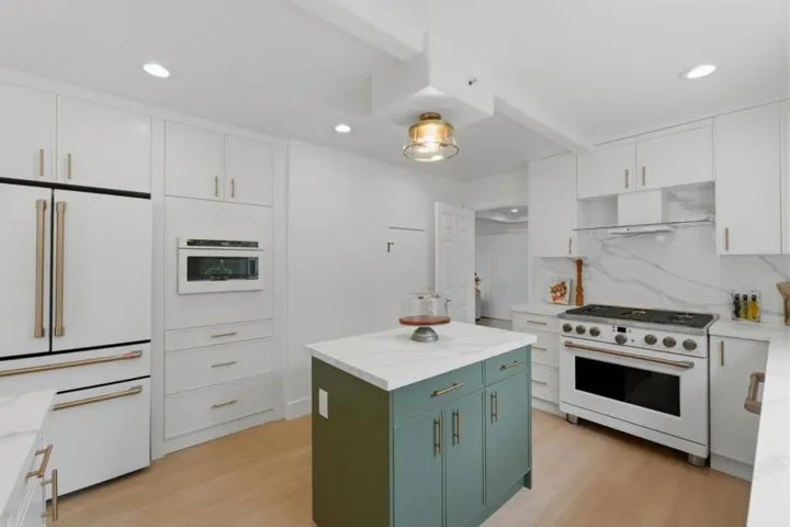 401 Carroll Street, Sunnyvale, California 94086