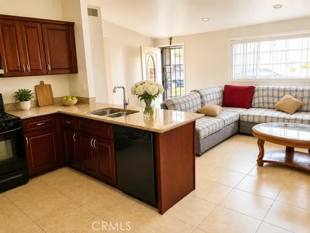 Main House: Kitchen - Livingroom