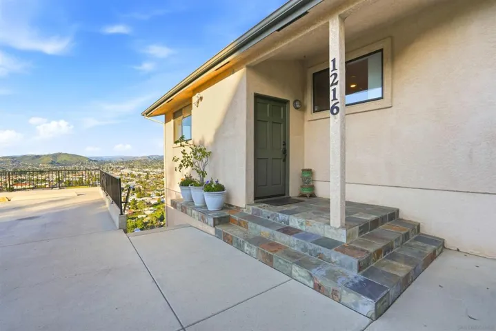 1216 Merritt Dr, El Cajon, California 92020