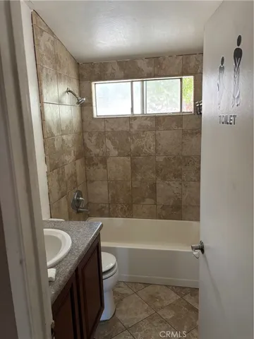 18716 Oakmoor, Canyon Country, California 91351