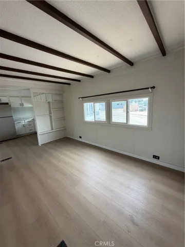 Spacious living room