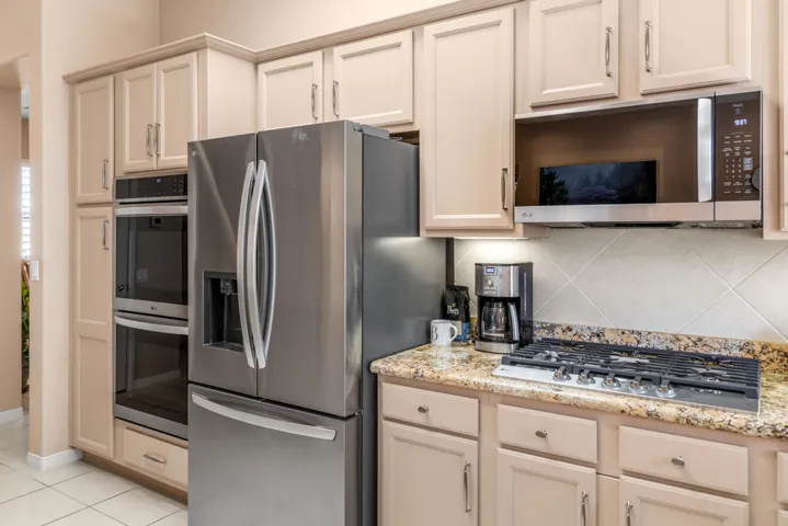 37616 Pineknoll (33)