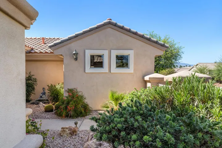 37616 Pineknoll (56)