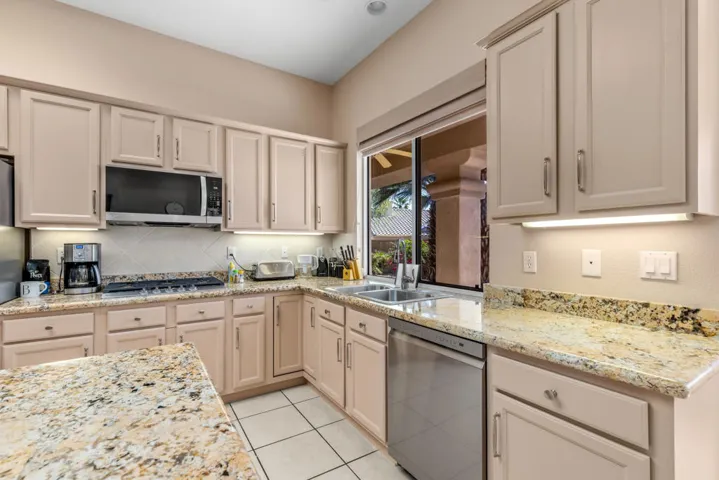37616 Pineknoll (31)