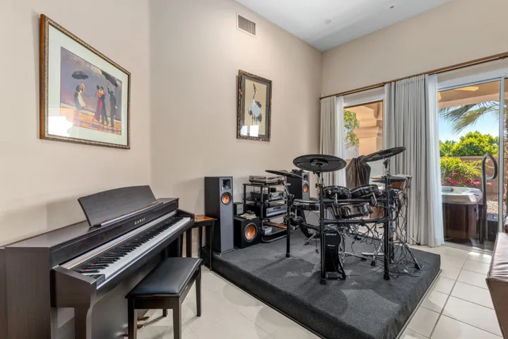 37616 Pineknoll (5)