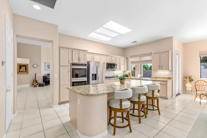 37616 Pineknoll (29)
