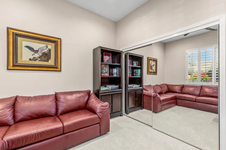 37616 Pineknoll (25)