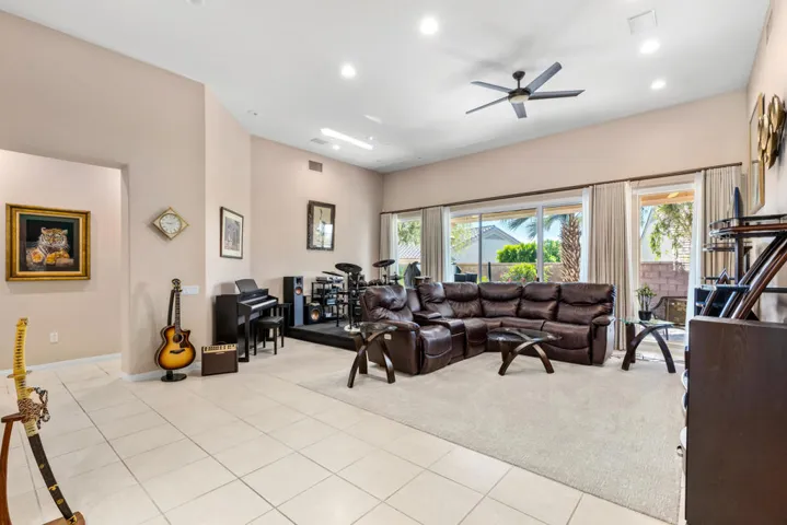 37616 Pineknoll (3)