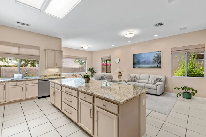 37616 Pineknoll (28)