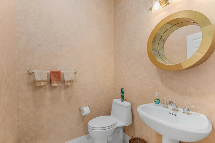 37616 Pineknoll (45)
