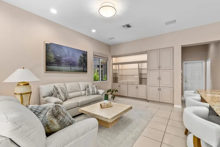 37616 Pineknoll (38)