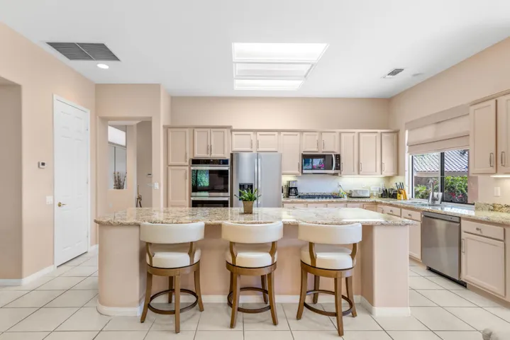 37616 Pineknoll (30)