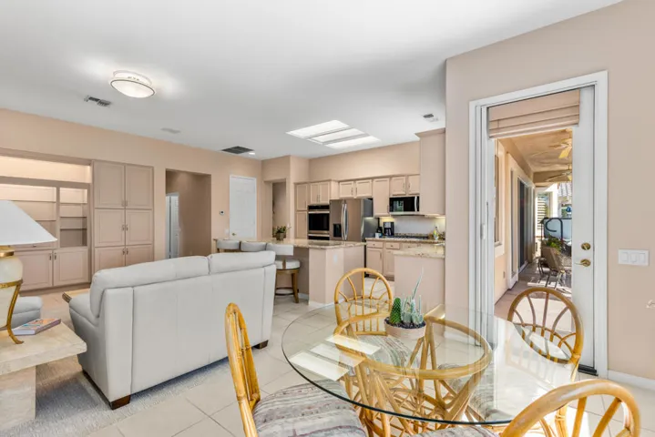 37616 Pineknoll (41)