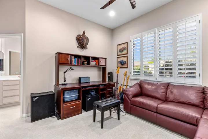 37616 Pineknoll (24)